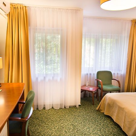 โฮเต็ล เฮราสทรอ Hotel บูคาเรสต์ ภายนอก รูปภาพ