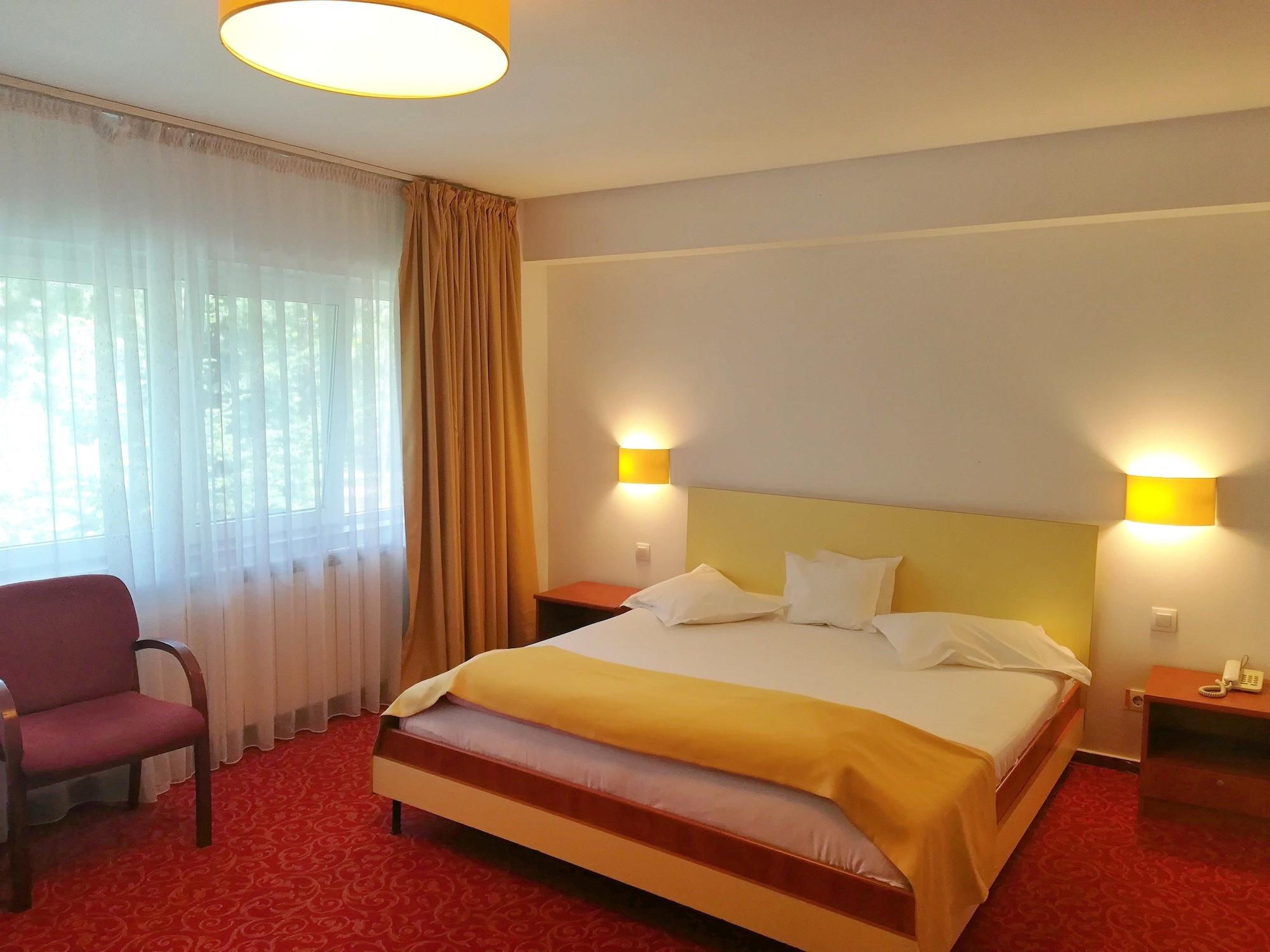 โฮเต็ล เฮราสทรอ Hotel บูคาเรสต์ ภายนอก รูปภาพ