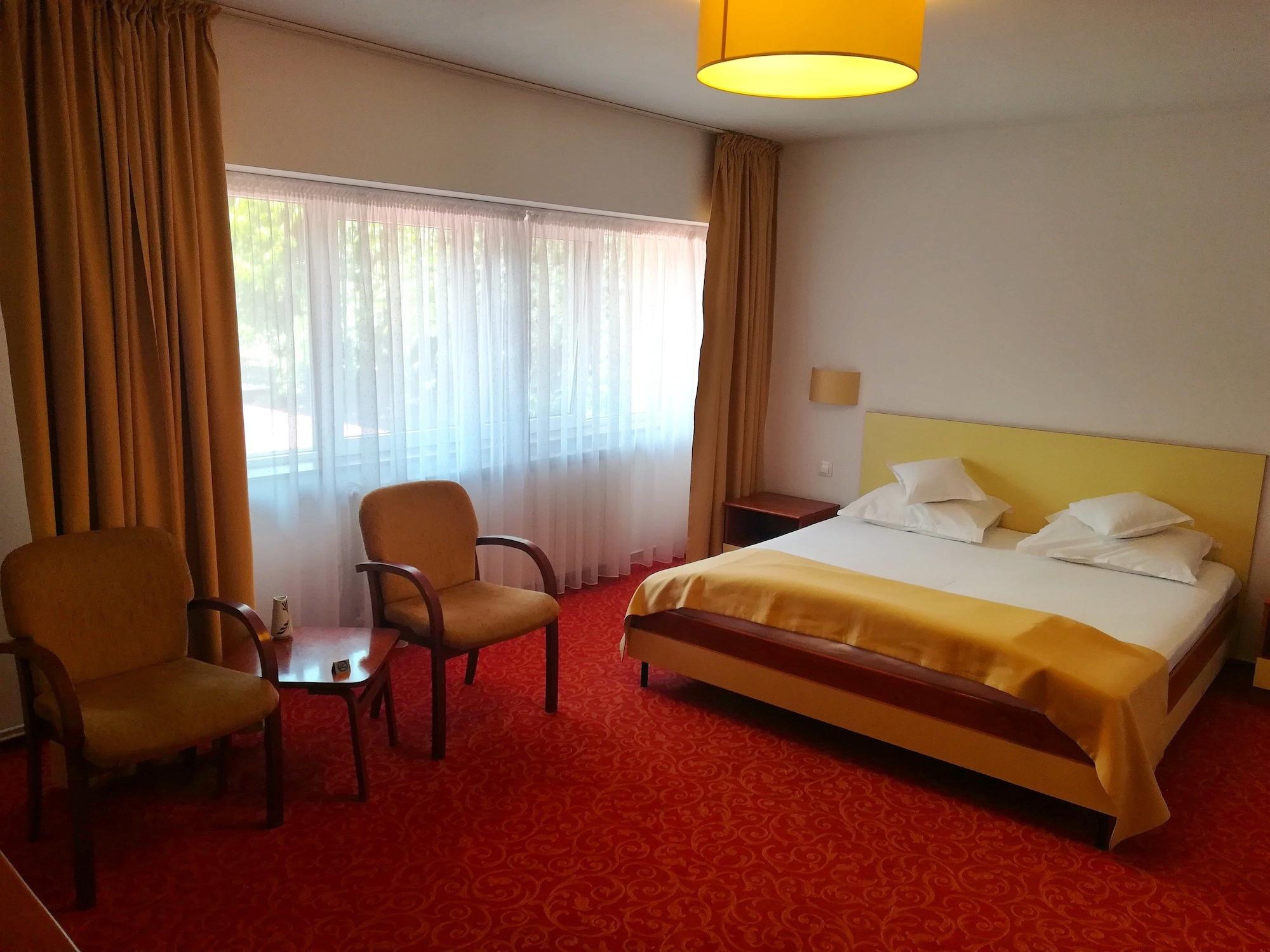โฮเต็ล เฮราสทรอ Hotel บูคาเรสต์ ภายนอก รูปภาพ