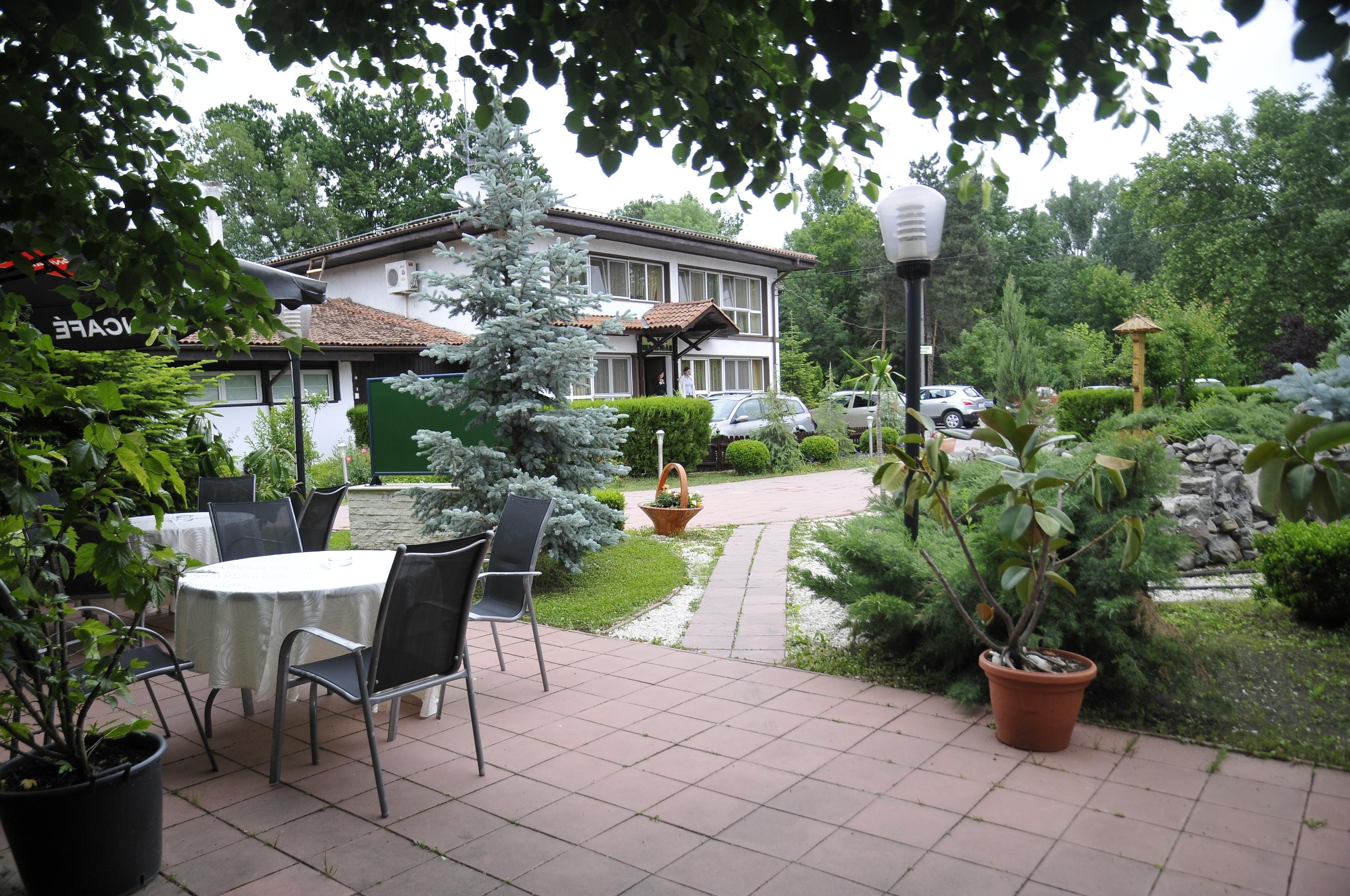 โฮเต็ล เฮราสทรอ Hotel บูคาเรสต์ ภายนอก รูปภาพ