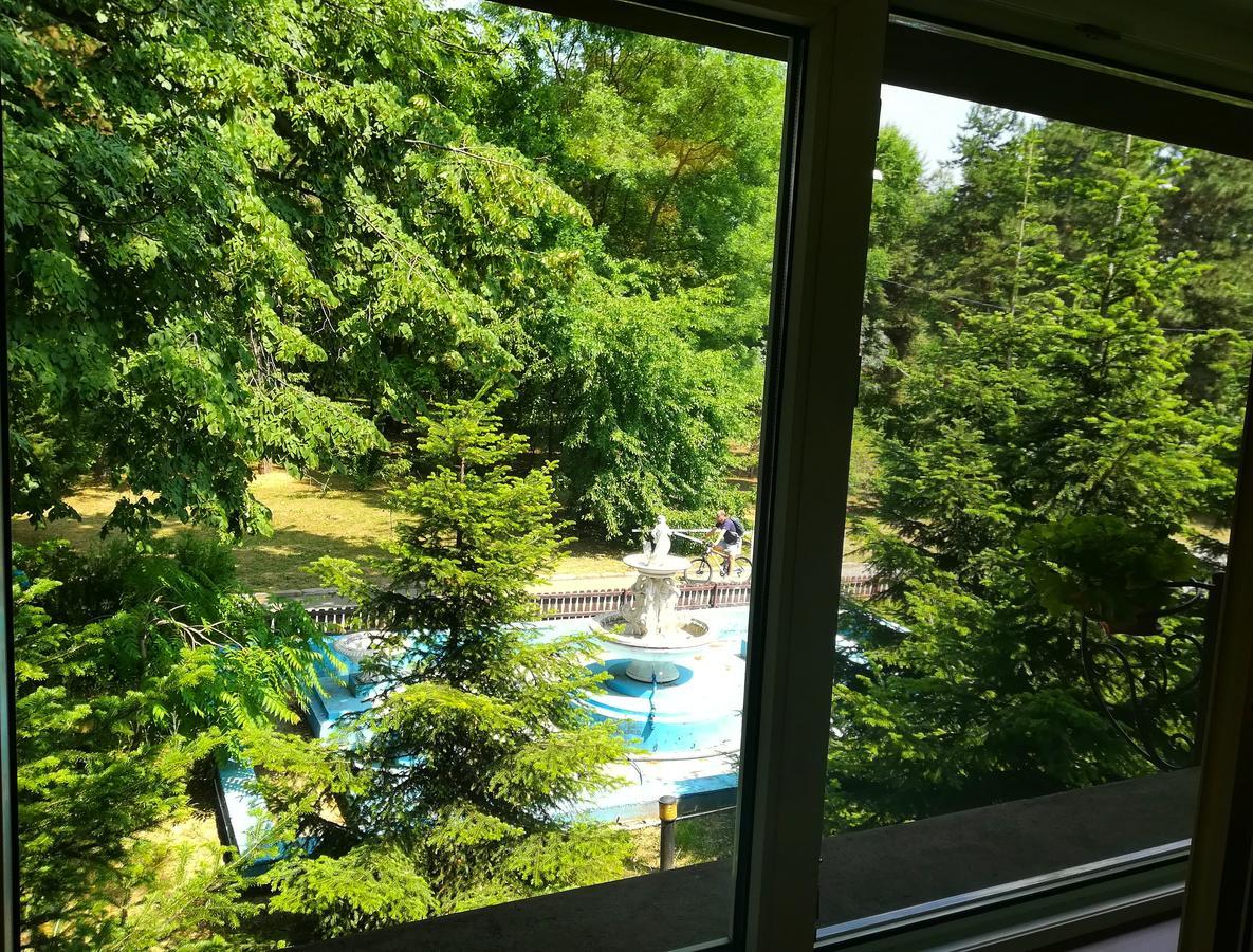 โฮเต็ล เฮราสทรอ Hotel บูคาเรสต์ ภายนอก รูปภาพ