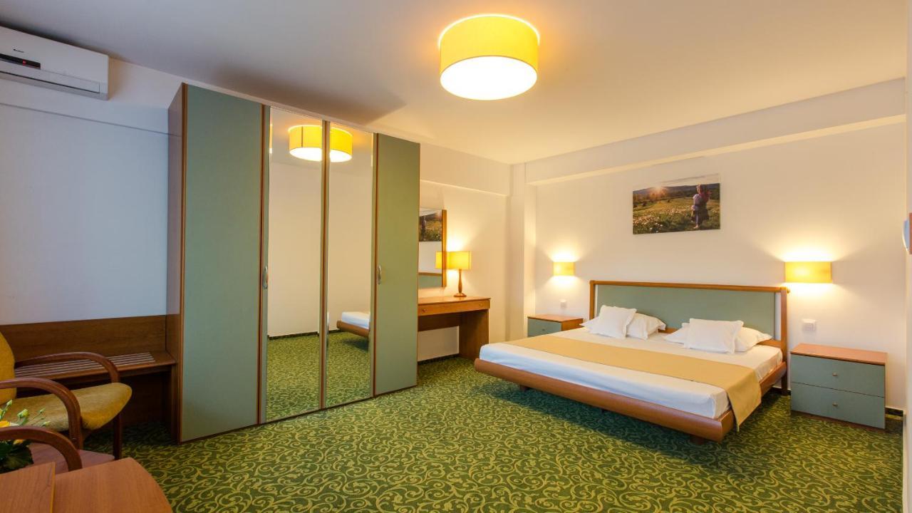 โฮเต็ล เฮราสทรอ Hotel บูคาเรสต์ ภายนอก รูปภาพ
